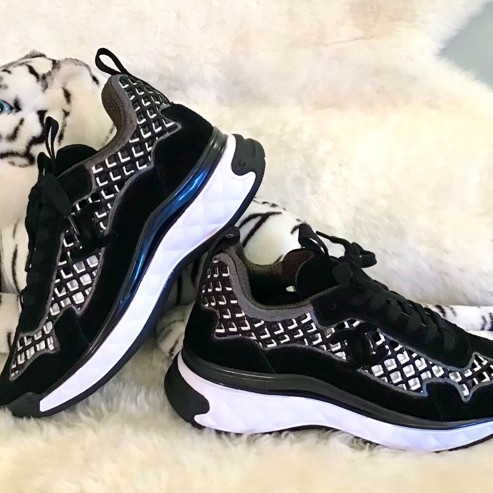 New CHANEL Sneakers 2021 Cruise Collection CC Logo Black IT Size 40, US Size 8,5